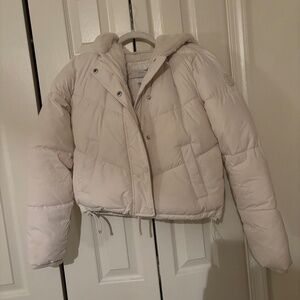 Hollister Faux Fur Lined Hooded Puffer Jacket XXS Cream